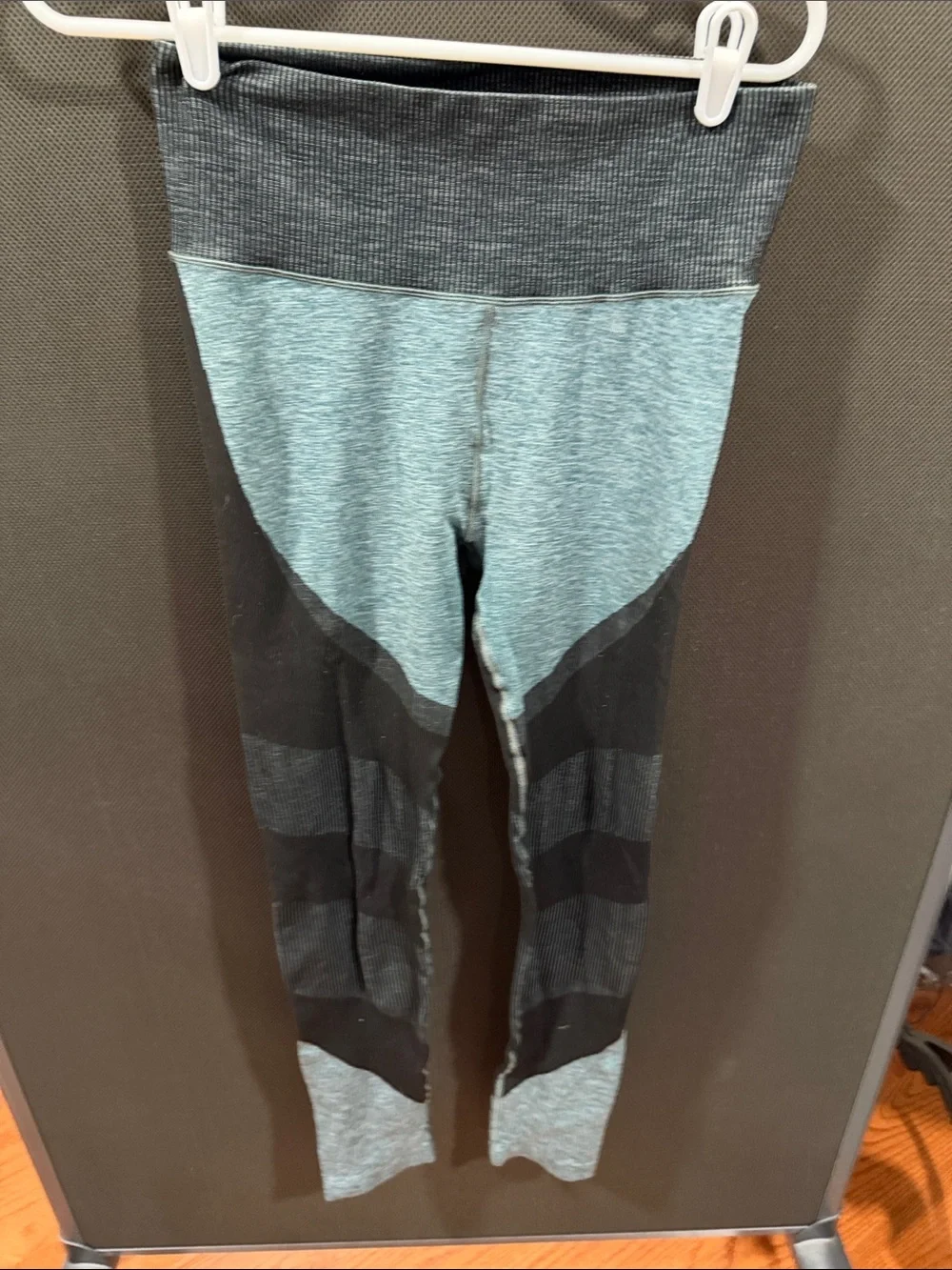 Alo leggings, no size I believe the size small
